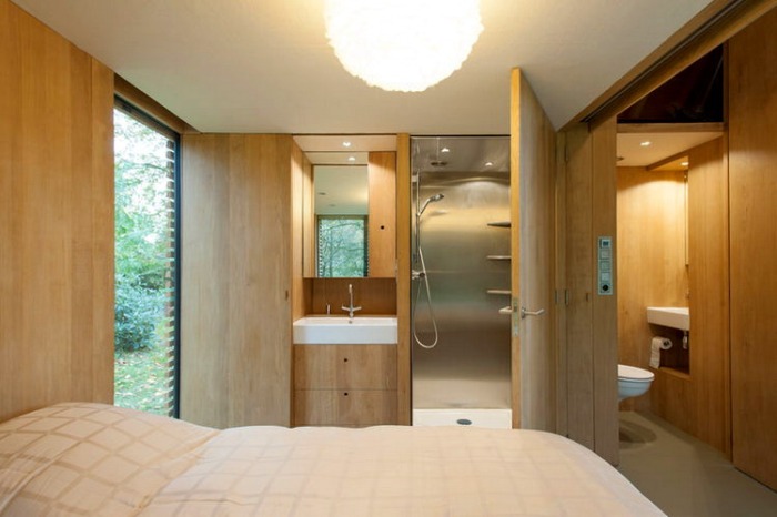 netherlands_cabin_bedroom_bathroom