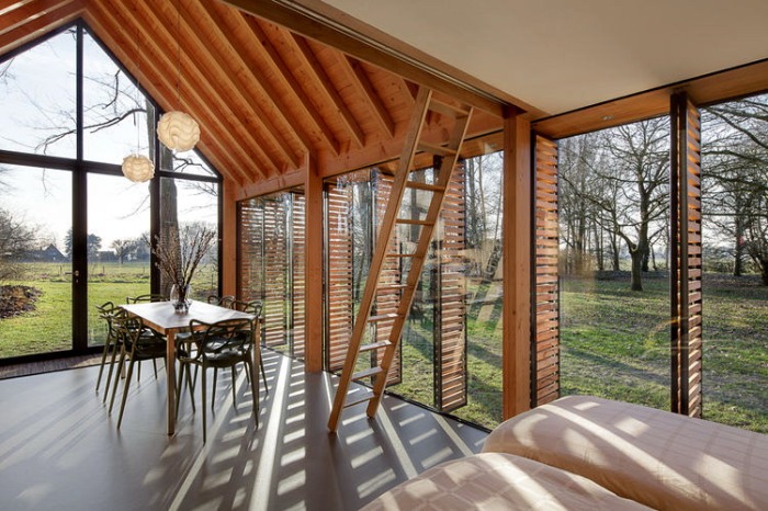 netherlands_cabin_rafters_ceiling